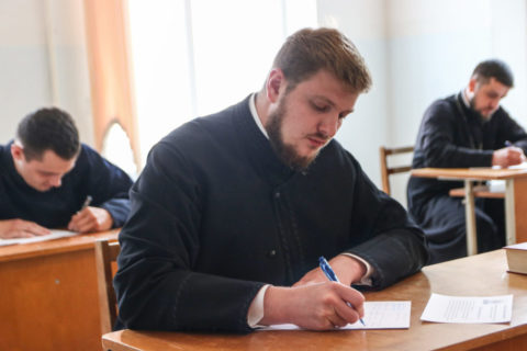 В семинарии прошли первые квалификационные экзамены по Ветхому и Новому Заветам, Литургике и Догматике.