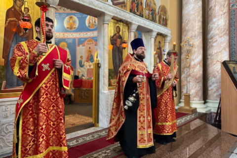 В канун дня памяти святителя Николая Чудотворца первый проректор семинарии совершил всенощное бдение в храме Воскресения Христова