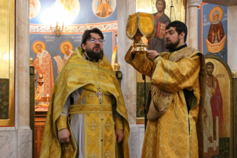 В Неделю 21-ю по Пятидесятнице первый проректор совершил Литургию в храме Воскресения Христова