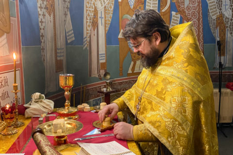 В Неделю 24-ю по Пятидесятнице первый проректор семинарии совершил Литургию в храме Воскресения Христова города Витебска