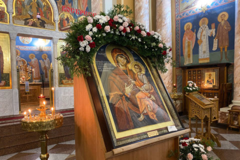 В канун дня памяти иконы Пресвятой Богородицы "Скоропослушница" преподаватели и студенты помолились в храме Воскресения Христова города Витебска
