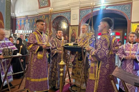 В Канун Великой пятницы в соборе Покрова Пресвятой Богородицы состоялось вечернее богослужение