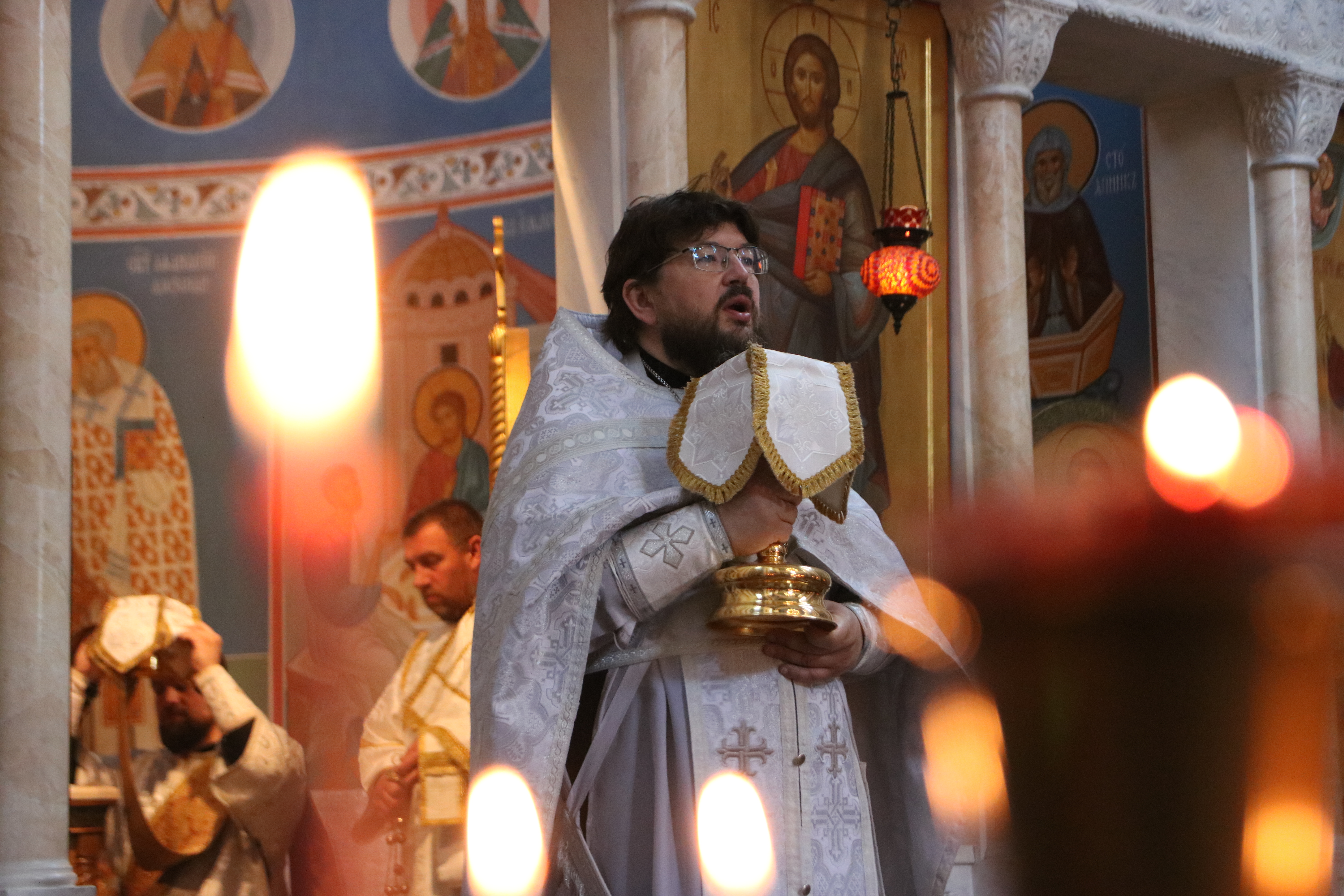 В праздник Преображения Господня первый проректор семинарии возглавил Божественную литургию в храме Воскресения Христова города Витебска