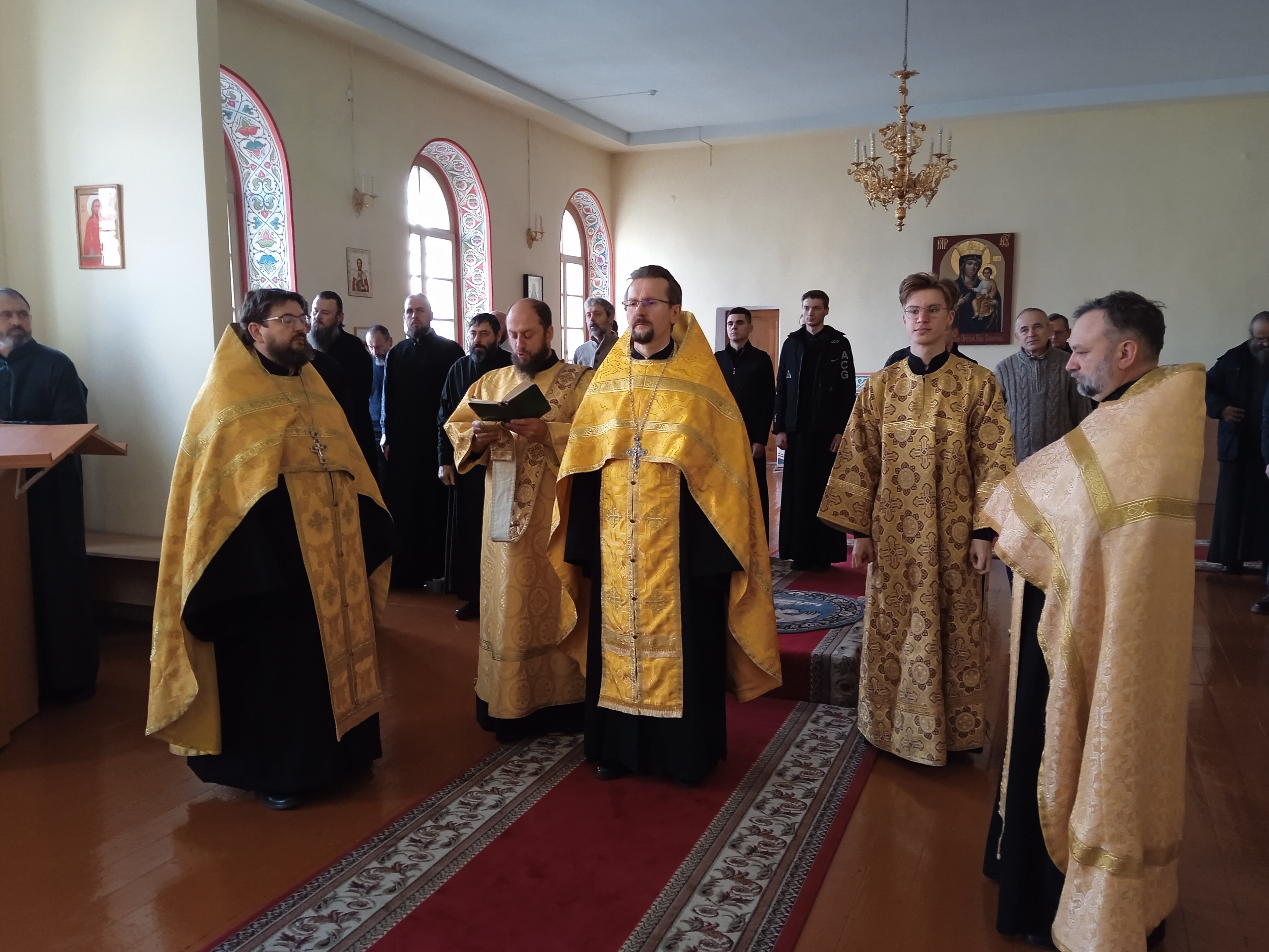 Протоиерей Константин Изофатов, протоиерей Димитрий Савич, протоиерей Владимир Резанович, диакон Александр Актиряков, диакон Виталий Иванов.