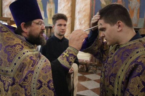 в канун 16-й Недели по Пятидесятнице, в храме Воскресения Христова города Витебска было совершено всенощное бдение.