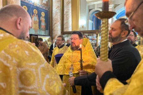 в канун 17-й Недели по Пятидесятнице, в храме Воскресения Христова города Витебска было совершено всенощное бдение.